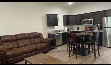 21 Walnut Grv Ave in Caneyville, KY - Foto de edificio - Building Photo