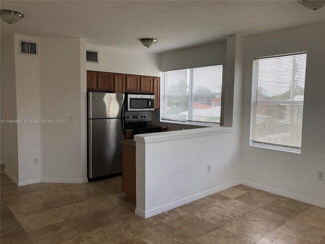 953 SW 10th St in Miami, FL - Building Photo - Building Photo