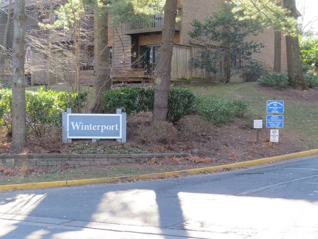 1949 Winterport Cluster in Reston, VA - Building Photo - Building Photo