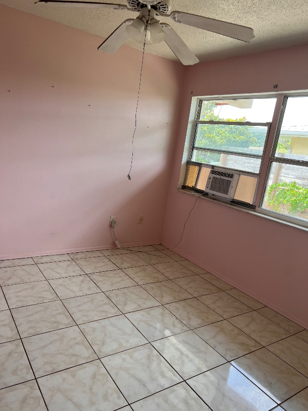 961 Darwin Ln NE in Palm Bay, FL - Foto de edificio - Building Photo