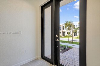 13862 SW 262nd St in Naranja, FL - Foto de edificio - Building Photo