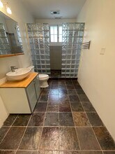 417 E 6th St, Unit Apt 2 in Newport, KY - Foto de edificio - Building Photo