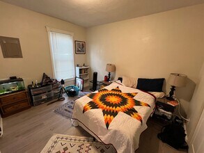 105 E Hill St in Champaign, IL - Building Photo - Building Photo