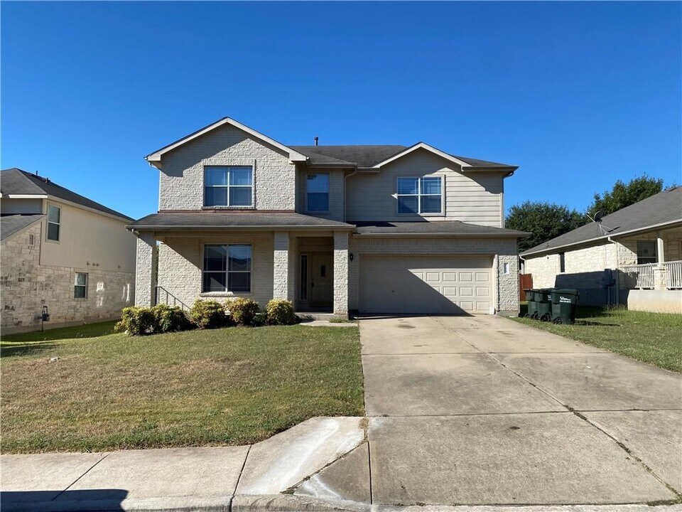 115 Pedernales Dr in Kyle, TX - Building Photo