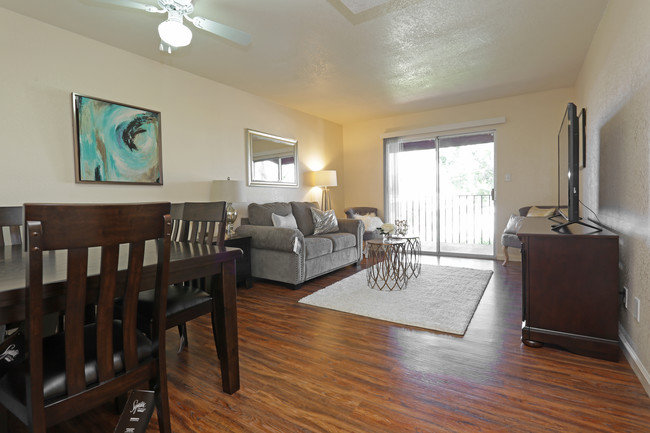 Vista Village Apartments in Sierra Vista, AZ - Building Photo - Interior Photo