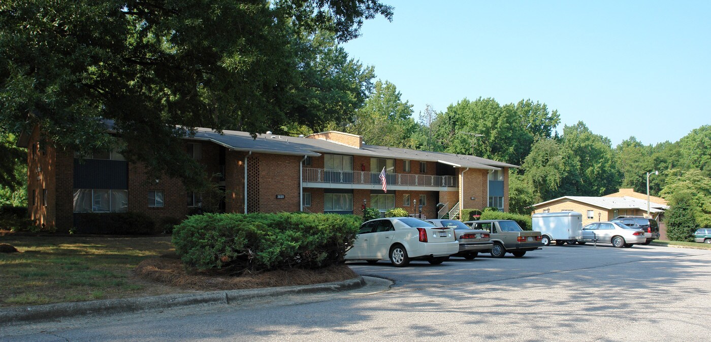 Anclote Arms in Raleigh, NC - Building Photo