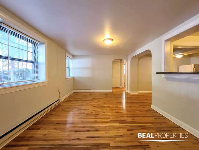 property at 727 W Barry Ave
