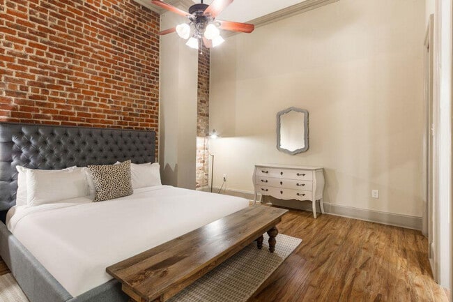30 Baronne St in New Orleans, LA - Building Photo - Building Photo