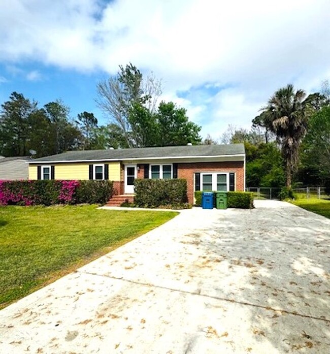 245 Lullwater Dr