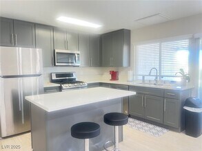 4194 Greenpoint St in Las Vegas, NV - Foto de edificio - Building Photo