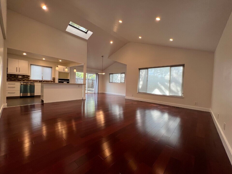 3893 Middlefield Rd in Palo Alto, CA - Building Photo