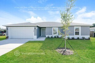 739 SW Goodrich St in Port St. Lucie, FL - Building Photo