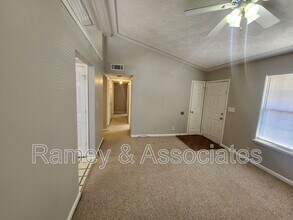 4011 Cedarway Ct in Louisville, KY - Building Photo - Building Photo