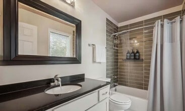 2424 Lyndale Ave S in Minneapolis, MN - Building Photo - Building Photo