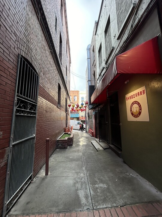 27 St Louis Alley in San Francisco, CA - Building Photo