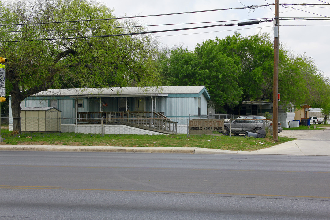 Dun Rovin Mobile Home Park in San Antonio, TX - Foto de edificio