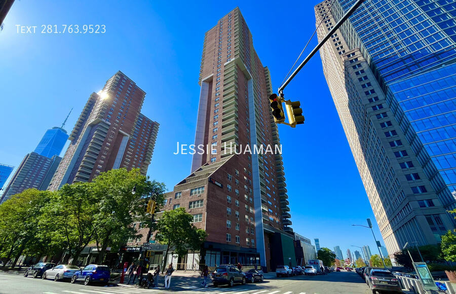 80 N Moore St in New York, NY - Building Photo