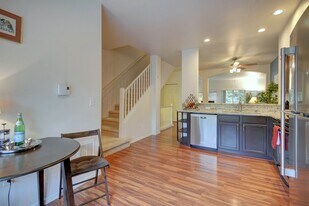 18501 SE Newport Way, Unit F126 in Issaquah, WA - Building Photo