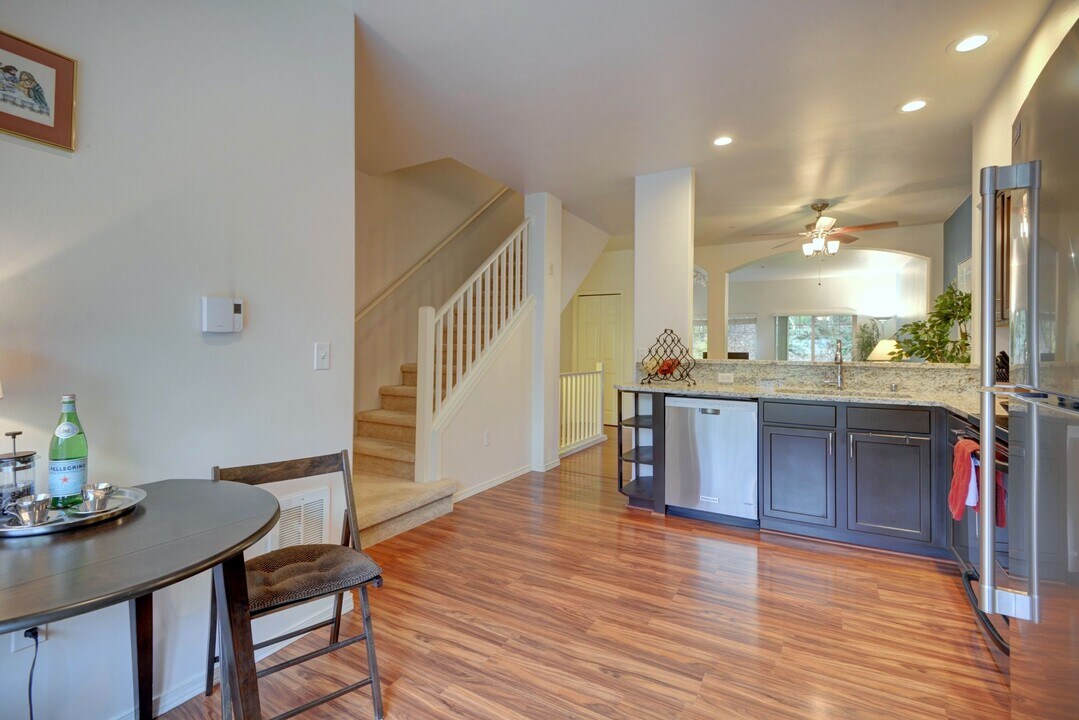 18501 SE Newport Way, Unit F126 in Issaquah, WA - Building Photo