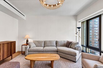 200 E 21st St in New York, NY - Building Photo - Building Photo