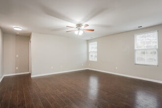 281 Fieldspar Ln in Clayton, NC - Foto de edificio - Building Photo