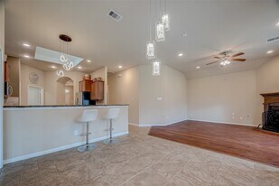 2431 Garden Falls Dr in Conroe, TX - Building Photo