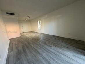 5102 NW 79th Ave in Doral, FL - Building Photo - Building Photo