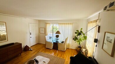 941 Robinson St, Unit 941 half in Los Angeles, CA - Foto de edificio - Building Photo