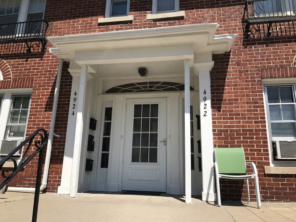 4922 California St, Unit 1 in Omaha, NE - Foto de edificio