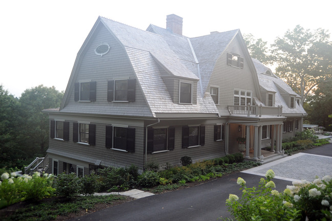 235 Nashawtuc Rd in Concord, MA - Foto de edificio - Building Photo