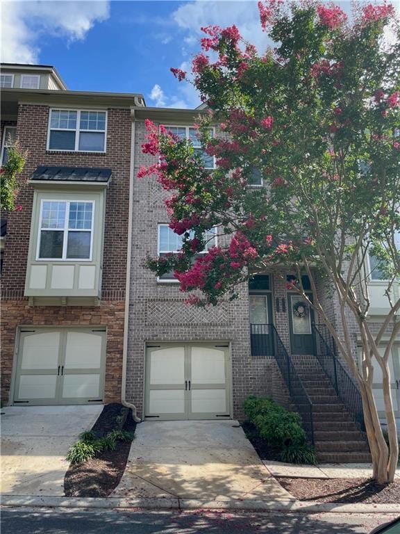 property at 2042 Cobblestone Cir NE