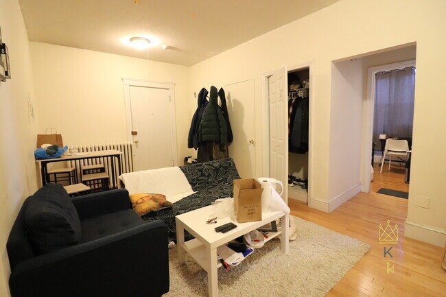 56 Egmont St, Unit 3 in Brookline, MA - Building Photo - Building Photo