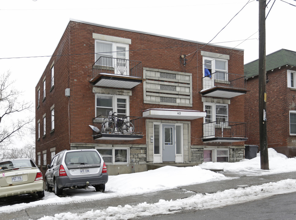 40 Hillcrest in Montréal, QC - Building Photo