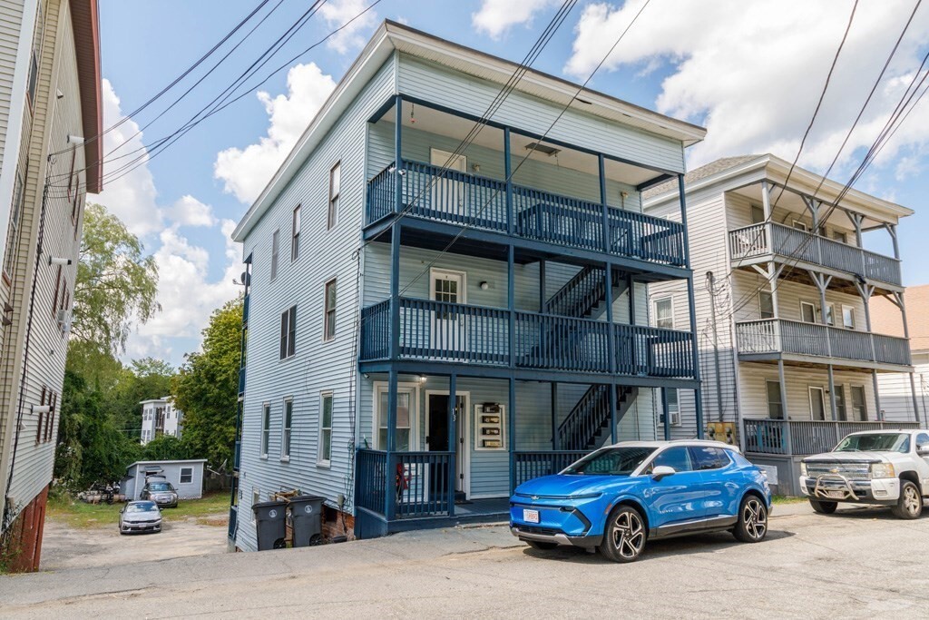 13 Greenwood St in Gardner, MA - Building Photo