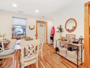 2425 N Greenview Ave in Chicago, IL - Building Photo - Building Photo