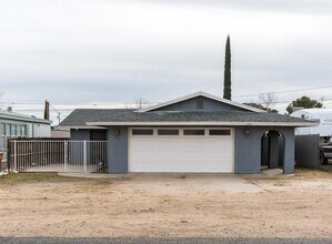 2390 Thompson Ave in Kingman, AZ - Building Photo - Building Photo