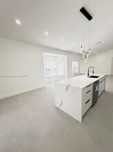 4962 SW 32nd Way in Fort Lauderdale, FL - Building Photo - Building Photo