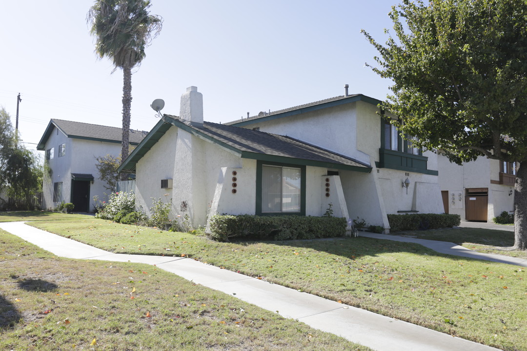 10522 Torrington Cir in Westminster, CA - Foto de edificio