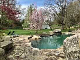 118 Long Ridge Rd in Danbury, CT - Building Photo