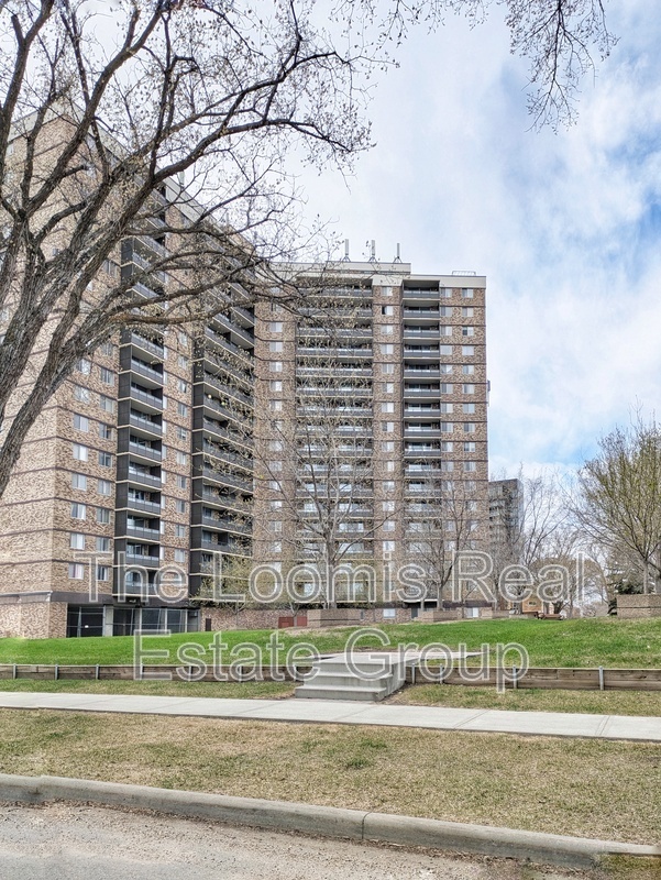 13910 Stony Plain Rd in Edmonton, AB - Building Photo - Building Photo