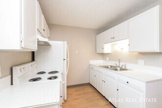 12111 W Nevada Dr in Lakewood, CO - Building Photo - Building Photo