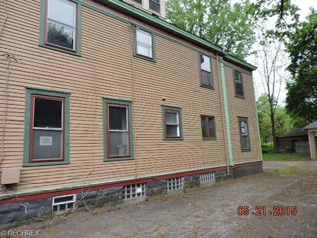 260 N Heights Ave in Youngstown, OH - Foto de edificio - Building Photo