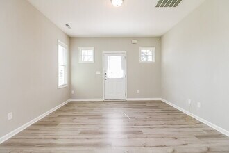 167 E Wilson St in Clayton, NC - Building Photo - Building Photo