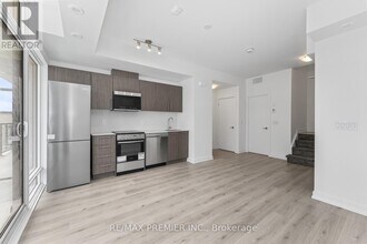 851-851 Sheppard Ave W in Toronto, ON - Building Photo - Building Photo