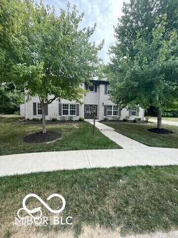 421 Lark Ct in Carmel, IN - Building Photo