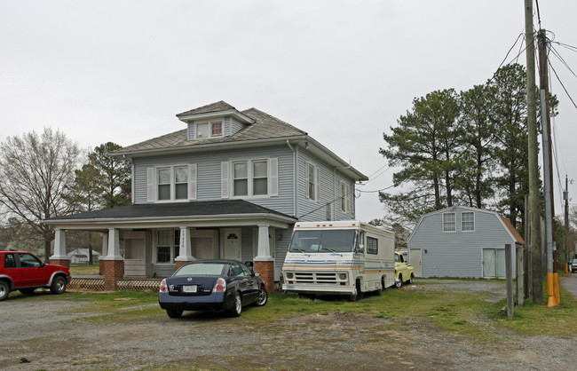 Fred's Apartments in Newport News, VA - Foto de edificio - Building Photo