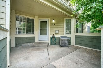 930 Button Rock Dr in Longmont, CO - Building Photo - Building Photo