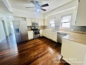 2431 11th Ave S in Minneapolis, MN - Building Photo - Building Photo