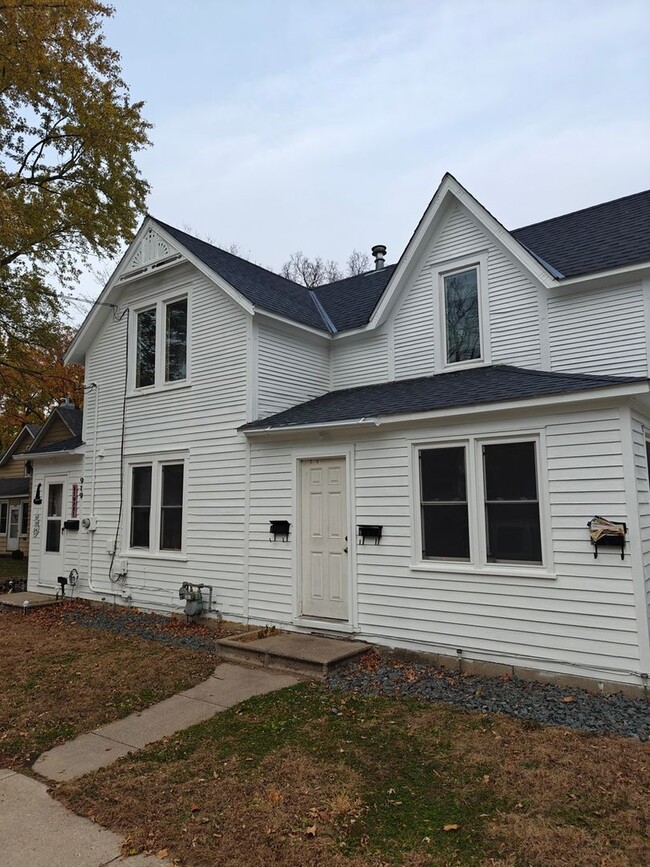 property at 919 N Elm Ave