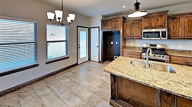 1812 W Blake Way in Mustang, OK - Building Photo - Building Photo